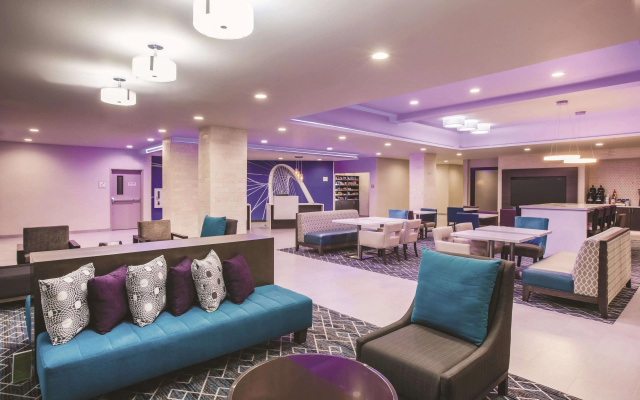 photo 2 of La Quinta Inn & Suites by Wyndham Dallas Northeast-Arboretum