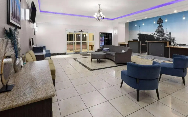 photo 2 of La Quinta Inn & Suites Deer Park