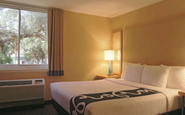 photo 4 of La Quinta Inn & Suites Deerfield Beach