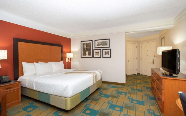photo 4 of La Quinta Inn & Suites Denver Southwest Lakewood