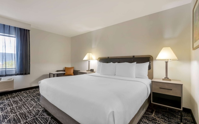photo 5 of La Quinta Inn & Suites Des Moines West Clive