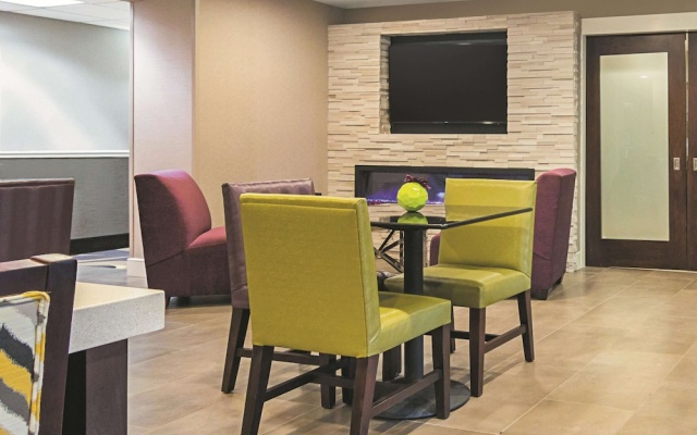photo 3 of La Quinta Inn And Suites Detroit-Utica