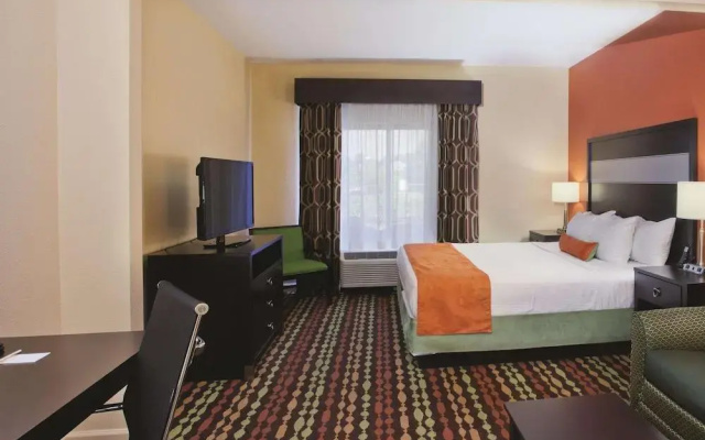 photo 3 of La Quinta Inn & Suites Florence