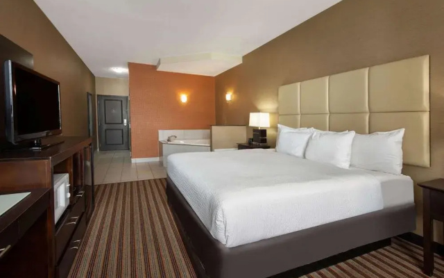 photo 5 of La Quinta Inn & Suites By Wyndham Harrisburg-Hershey