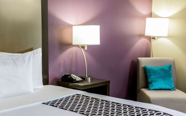 photo 4 of La Quinta Inn & Suites by Wyndham Houston Cypress