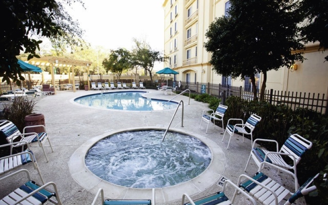 photo 4 of La Quinta Inn & Suites Houston Galleria Area #963