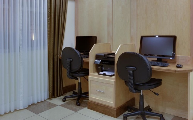 photo 4 of La Quinta Inn & Suites Lexington Park - Patuxent