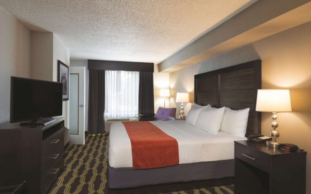 photo 2 of La Quinta Inn & Suites Lynchburg at Liberty Univ.