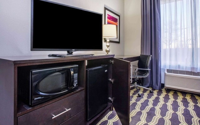 photo 3 of La Quinta Inn & Suites Lynchburg at Liberty Univ.