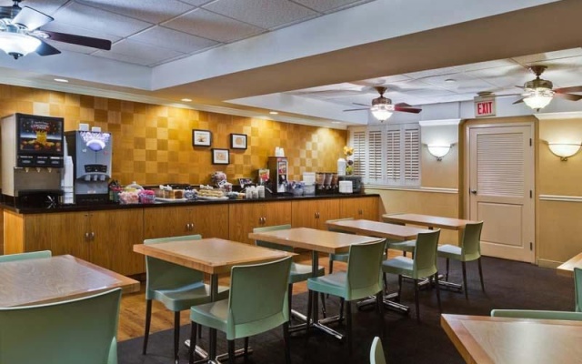 photo 4 of La Quinta Inn & Suites Miami Lakes
