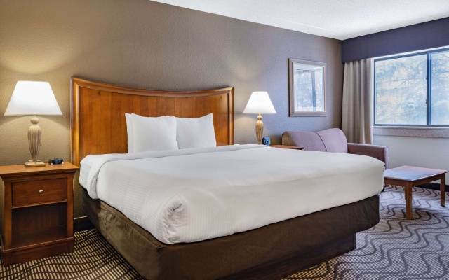 photo 3 of La Quinta Inn & Suites by Wyndham Minneapolis-Minnetonka
