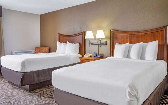 photo 4 of La Quinta Inn & Suites by Wyndham Minneapolis-Minnetonka