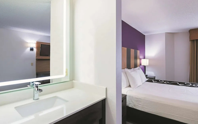 photo 3 of La Quinta Inn & Suites Minneapolis Northwest