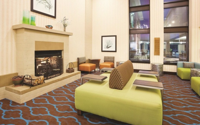 photo 2 of La Quinta Inn & Suites Minneapolis-Minnetonka