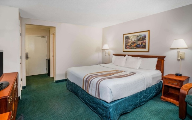 photo 3 of La Quinta Inn & Suites Nashville Franklin