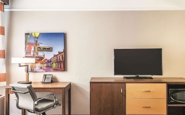 photo 4 of La Quinta Inn & Suites New Orleans Downtown
