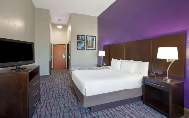 photo 4 of La Quinta Inn & Suites Pasadena North