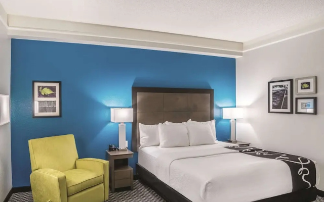 photo 4 of La Quinta Inn & Suites Phoenix Chandler