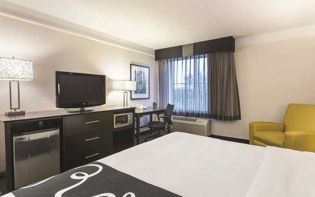 photo 5 of La Quinta Inn And Suites Phoenix Mesa West