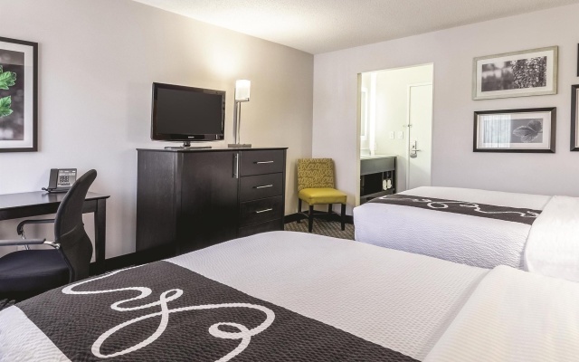 photo 4 of La Quinta Inn & Suites by Wyndham Phoenix Scottsdale