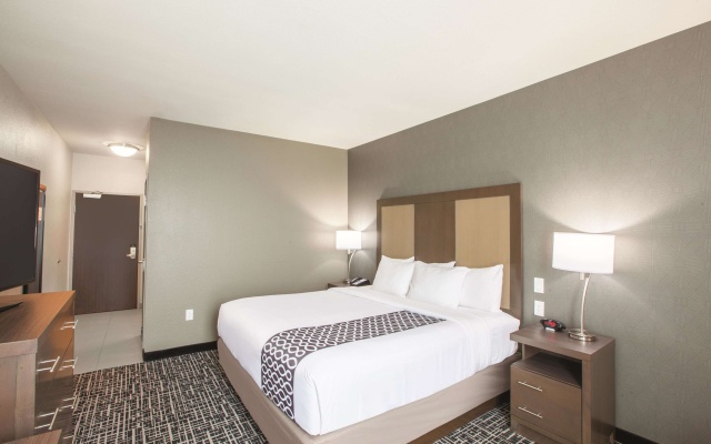 photo 4 of La Quinta Inn & Suites by Wyndham San Marcos Outlet Mall