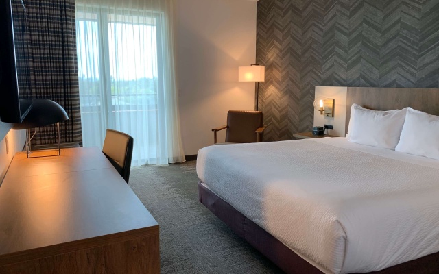 photo 4 of La Quinta Inn & Suites Santa Rosa Sonoma
