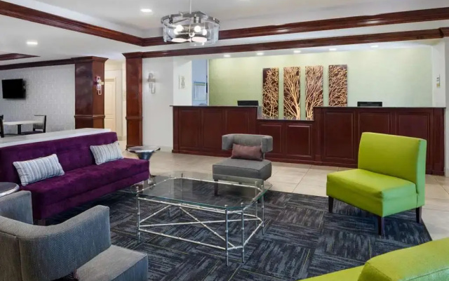 photo 2 of La Quinta Inn & Suites Savannah Airport - Pooler