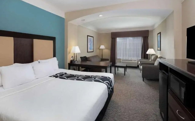 photo 4 of La Quinta Inn & Suites Savannah Airport - Pooler