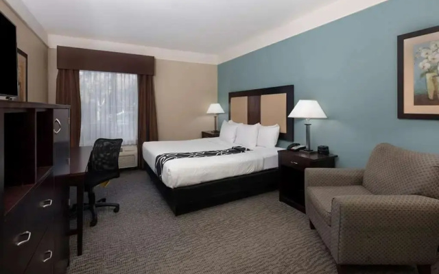 photo 5 of La Quinta Inn & Suites Savannah Airport - Pooler