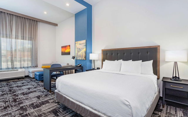 photo 4 of La Quinta Suites by Wyndham South Bend Notre Dame Area