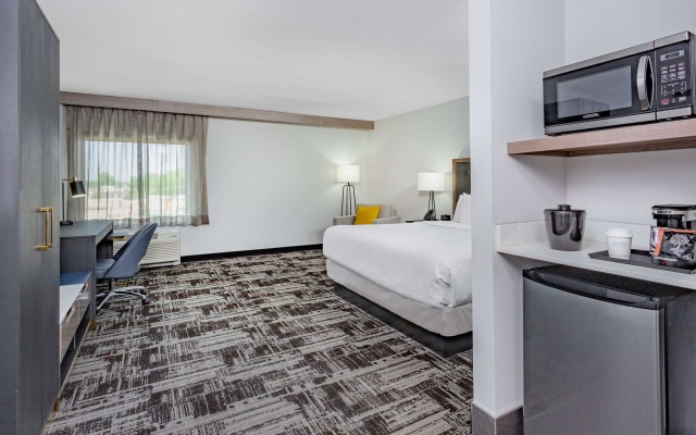 photo 5 of La Quinta Suites by Wyndham South Bend Notre Dame Area