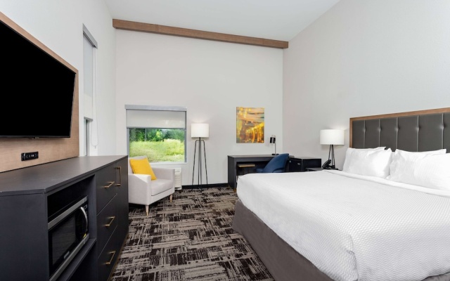 photo 4 of La Quinta Inn & Suites South Bend near Notre Dame