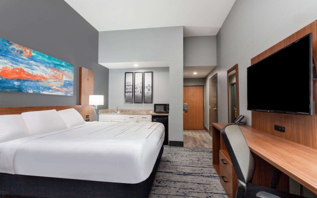 photo 2 of La Quinta Inn & Suites St. Petersburg Northeast