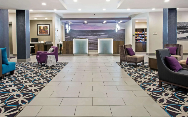 photo 2 of La Quinta Inn & Suites by Wyndham York