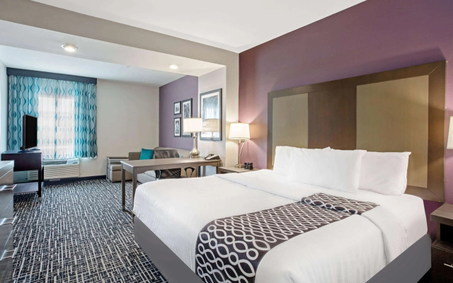 photo 4 of La Quinta Inn & Suites by Wyndham York