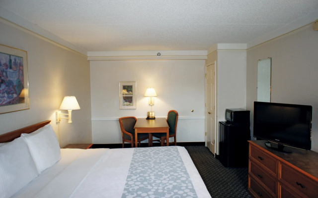 photo 3 of La Quinta Inn By Wyndham Tampa Bay Pinellas Park Clearwater