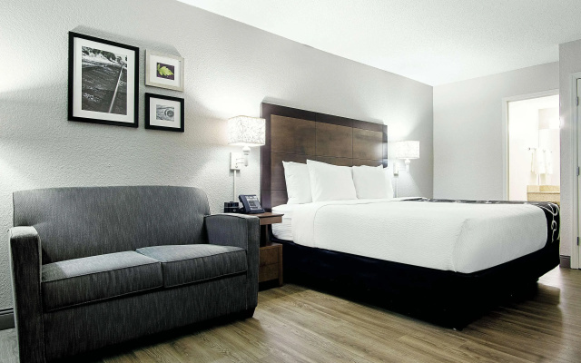 photo 4 of La Quinta Inn by Wyndham West Palm Beach - Florida Turnpike
