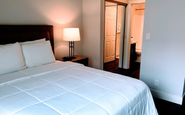 photo 3 of LA Westwood Deluxe Suites