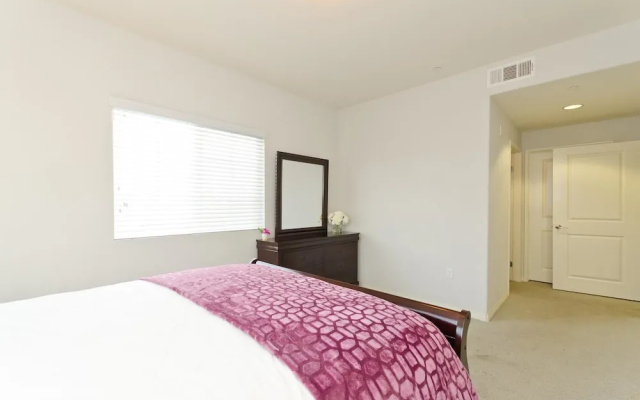photo 2 of LA007 3 Bedroom Apartment By Senstay