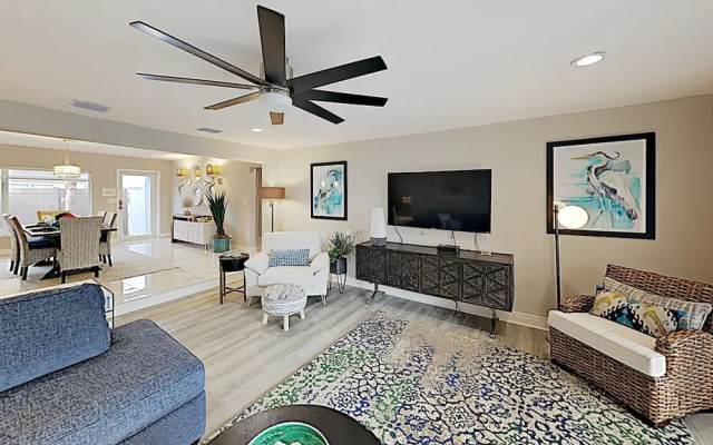 photo 4 of Lake Ridge W/ Pool & Private Courtyard 2 Bedroom Duplex
