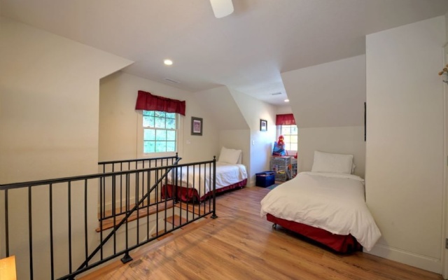 photo 5 of Lake Serenity - 6 Br Home