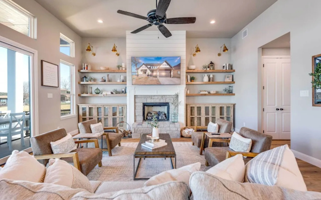 photo 2 of Lakefront Granbury Retreat w/ Patio & Fire Pit
