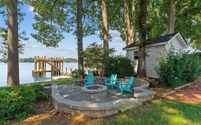 photo 4 of Lakefront Living W/optional Boat Rental