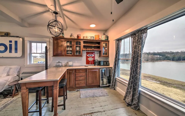 photo 2 of Lakefront Studio Guest Home on Hermann Wine Trail!