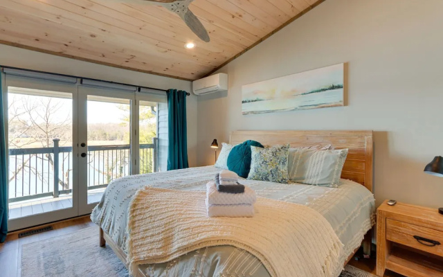 photo 2 of Lakefront Townhome w/ Dock: 6 Mi to Blue Ridge!