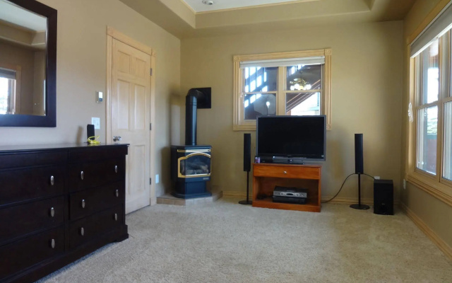 photo 5 of Lakepoint Court