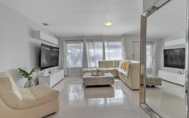 photo 5 of Lakeridge House- 4 Bedrooms/3 Bathroom Home by RedAwning