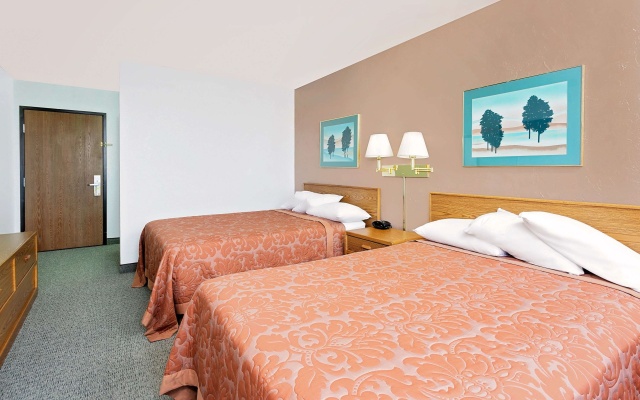 photo 3 of LakeWood Inn & Suites