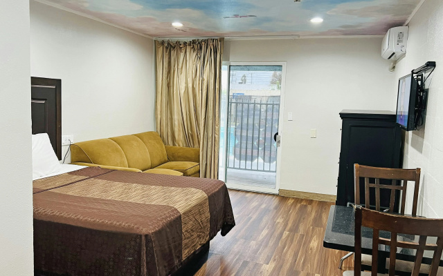 photo 3 of Lanai Motel