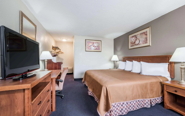 photo 4 of Red Carpet Inn
